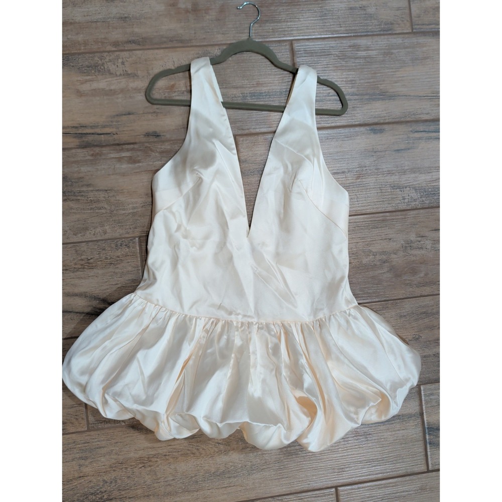 Nasty Gal NWT Satin Bubble Hem Top Size 8 Cream Ivory V-Neck Dress